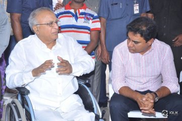 Celebs Pay Condolences to C Narayana Reddy